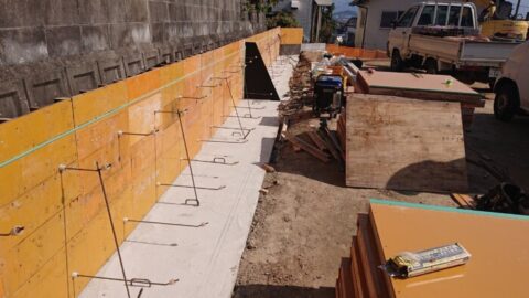 重力式壁立て込み中