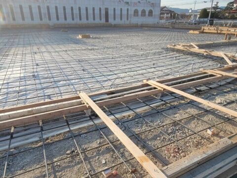 土間止め建て込み完了～。