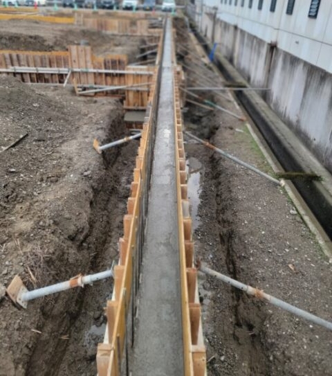 地中梁コンクリート打設。