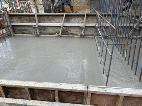 コンクリート打設中！