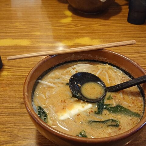 皆で昼飯は、味噌ラーメン